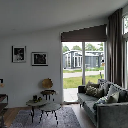 Chalet Lathumlodge Met Parkvoorzieningen Lathum